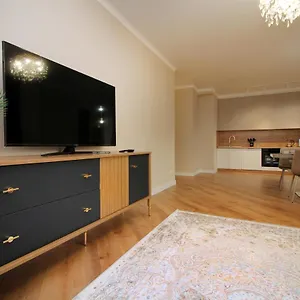 Modern, Spacious And Elegant Апартаменты